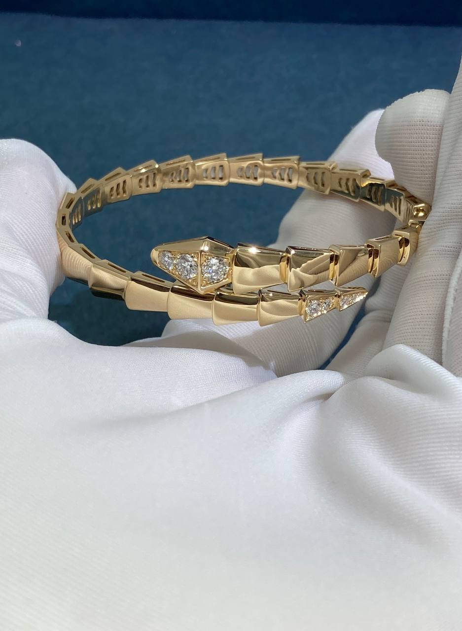 Serpenti bracelet with diamonds