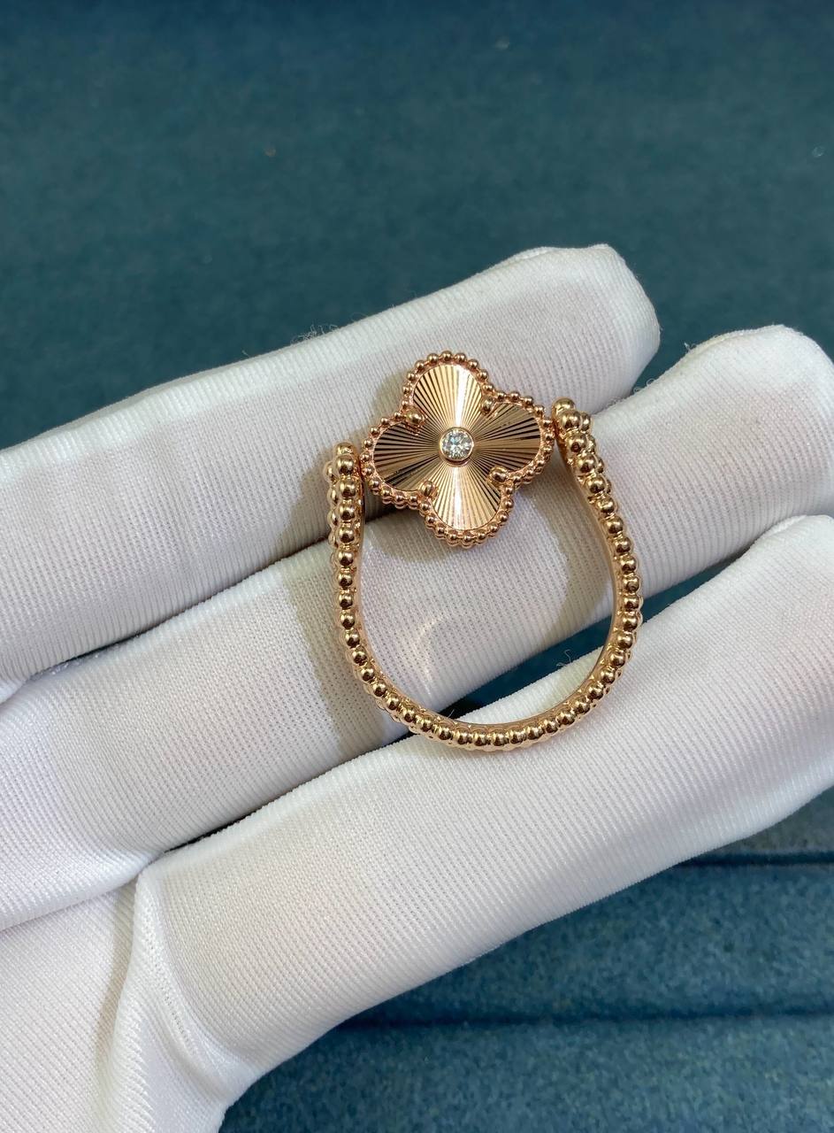 VC Guilloche reversible ring