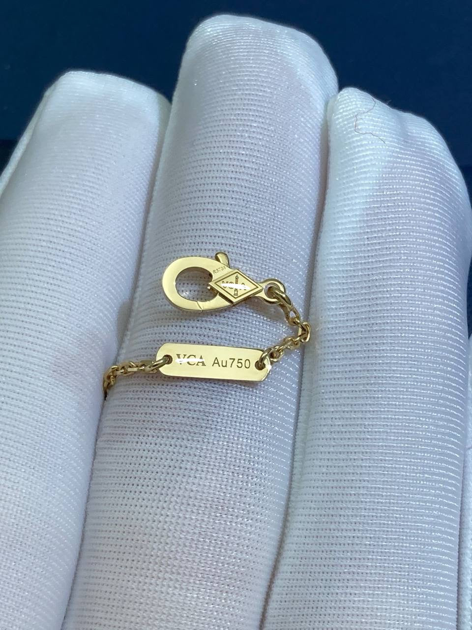 VC Guilloche pendant