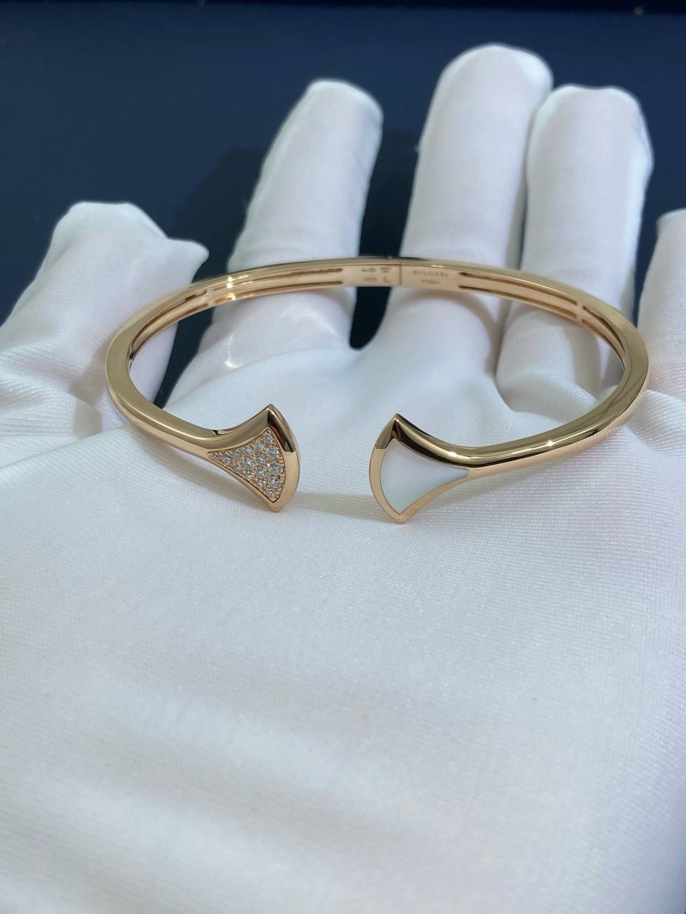 Diva bracelet with Mother-of-Pearl and diamonds