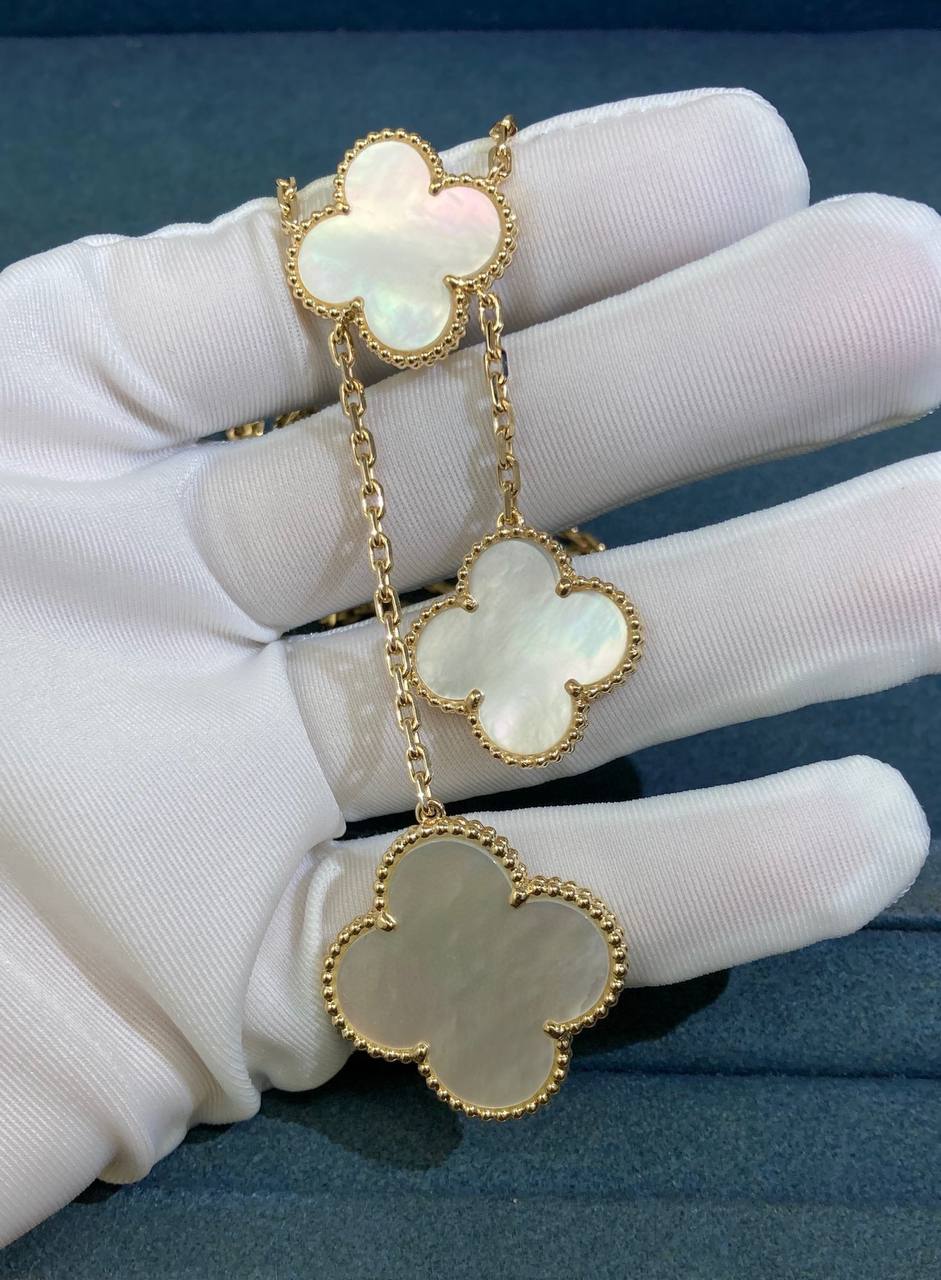 VC 6 motif Mother-of-Pearl necklace