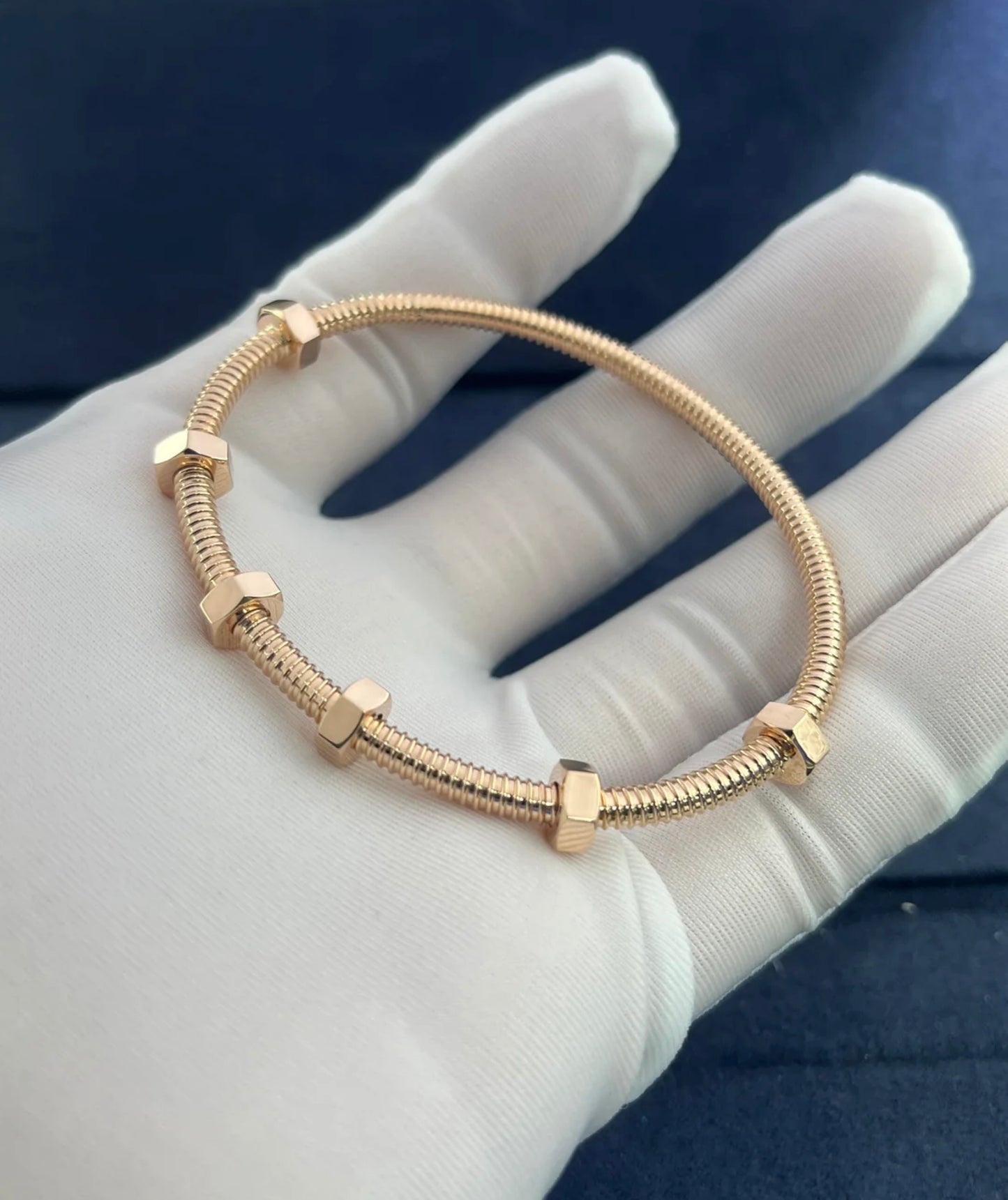 Screw bracelet