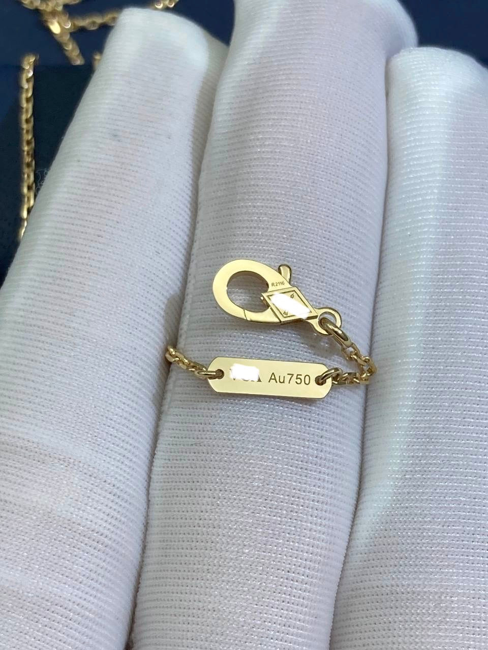 VC white Mother-of-Pearl pendant