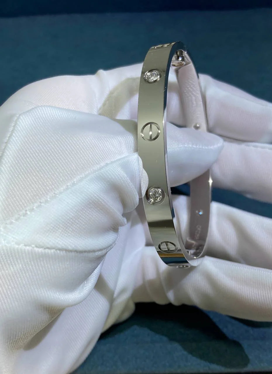 Love bracelet with 4 diamonds, Classic model