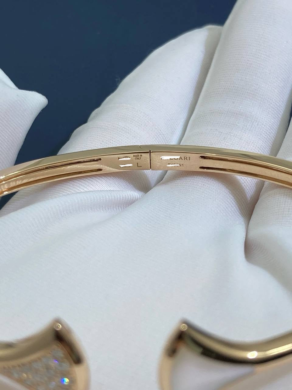 Diva bracelet with Mother-of-Pearl and diamonds