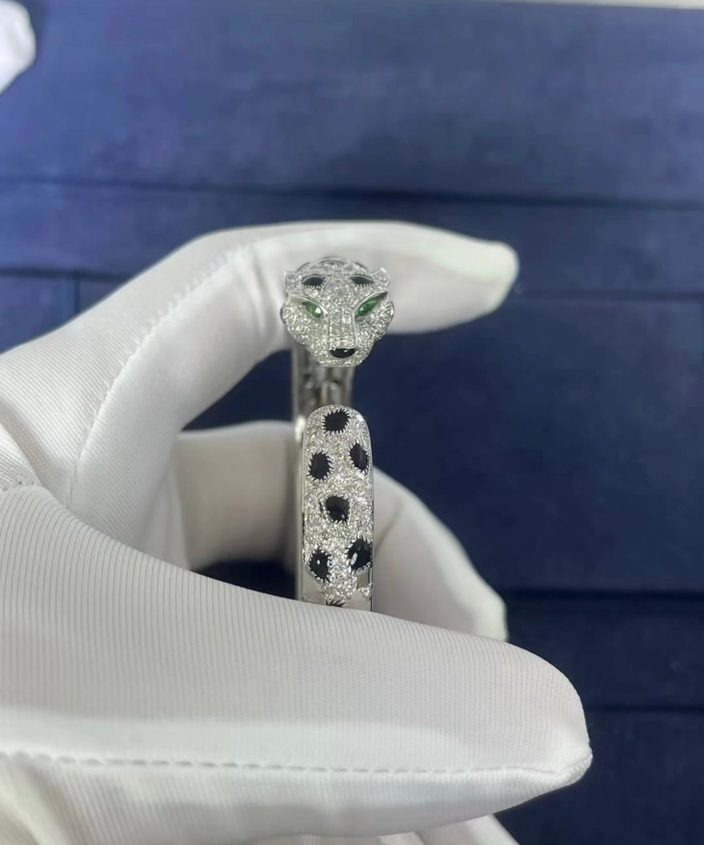 Panther half-pave diamond bracelet, Medium model