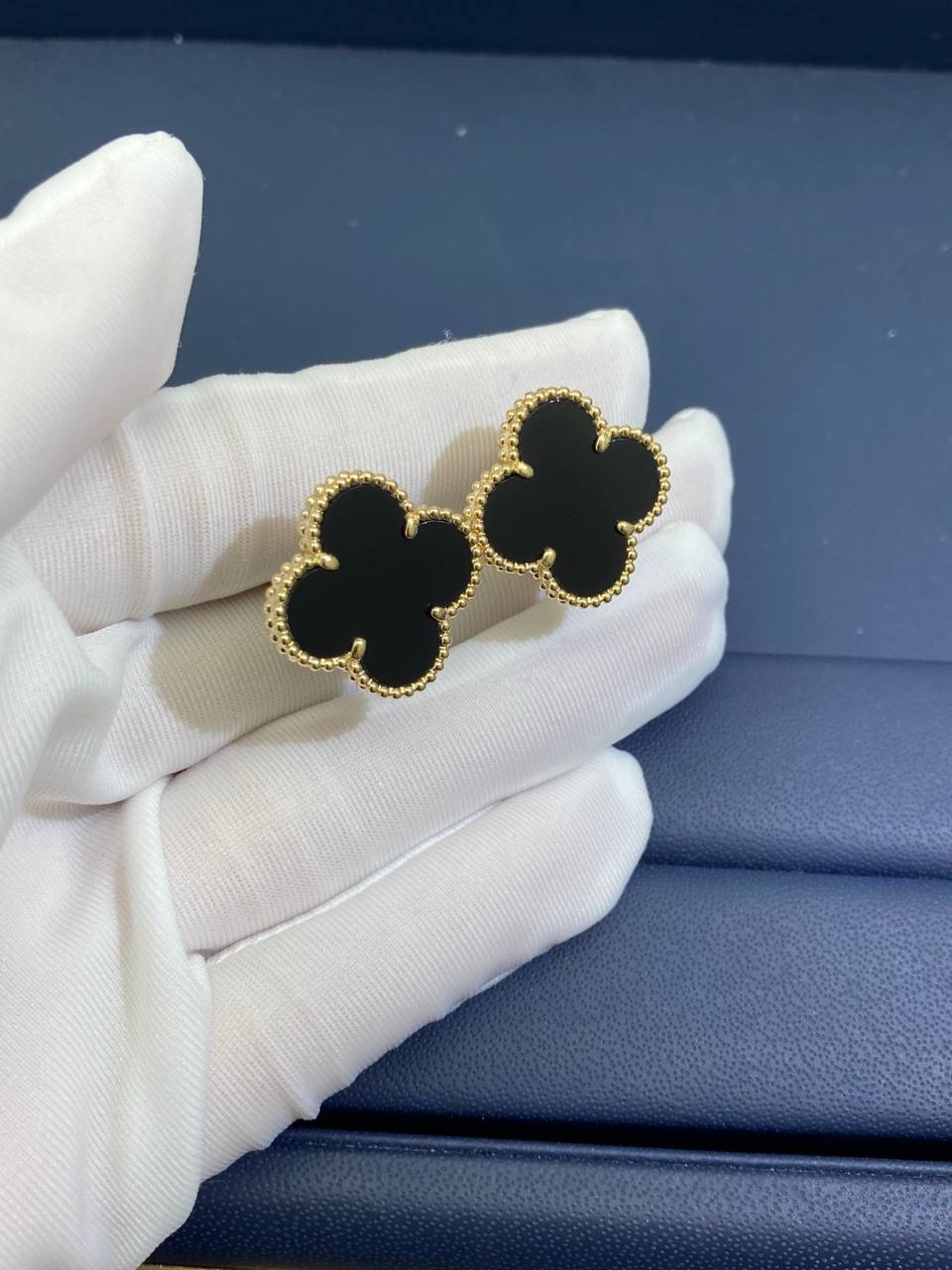 VC Onyx earrings 20mm