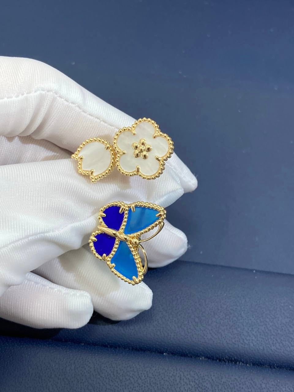 VC between the finger Spring Butterfly ring