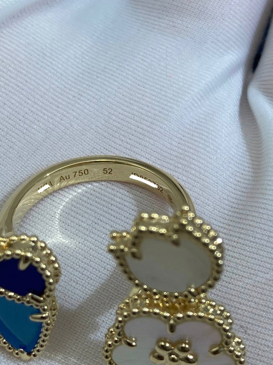 VC between the finger Spring Butterfly ring