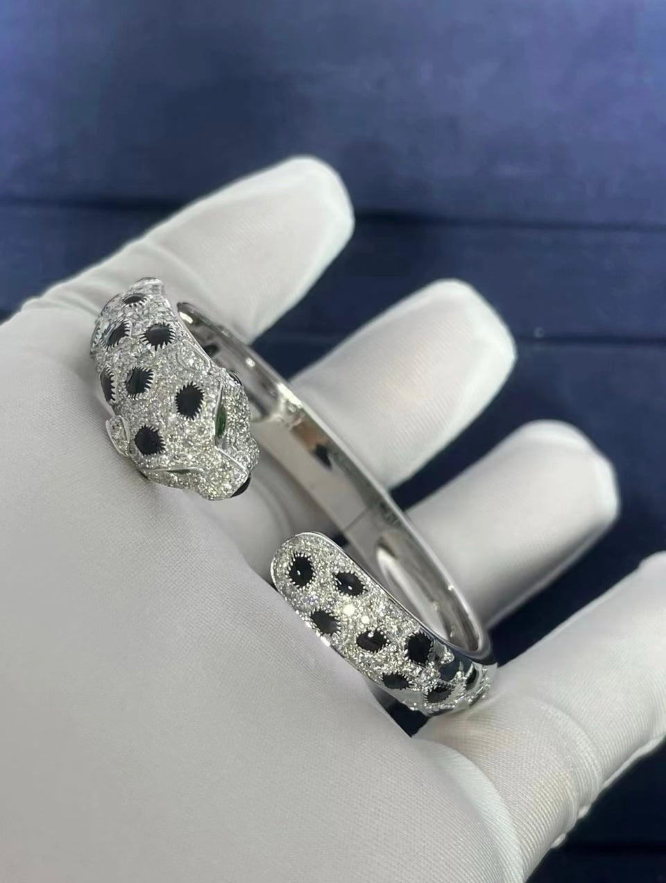 Panther half-pave diamond bracelet, Medium model