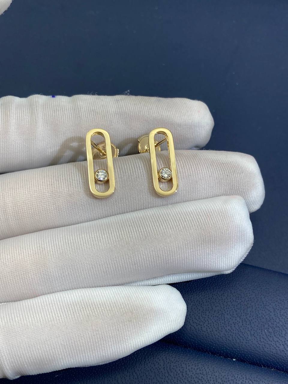 MSSK move uno earrings with diamonds