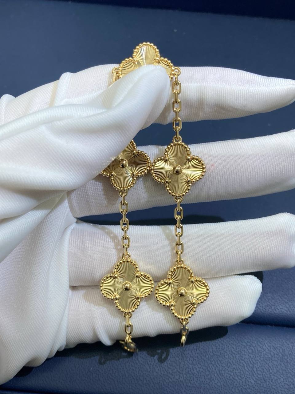 VC Guilloche bracelet