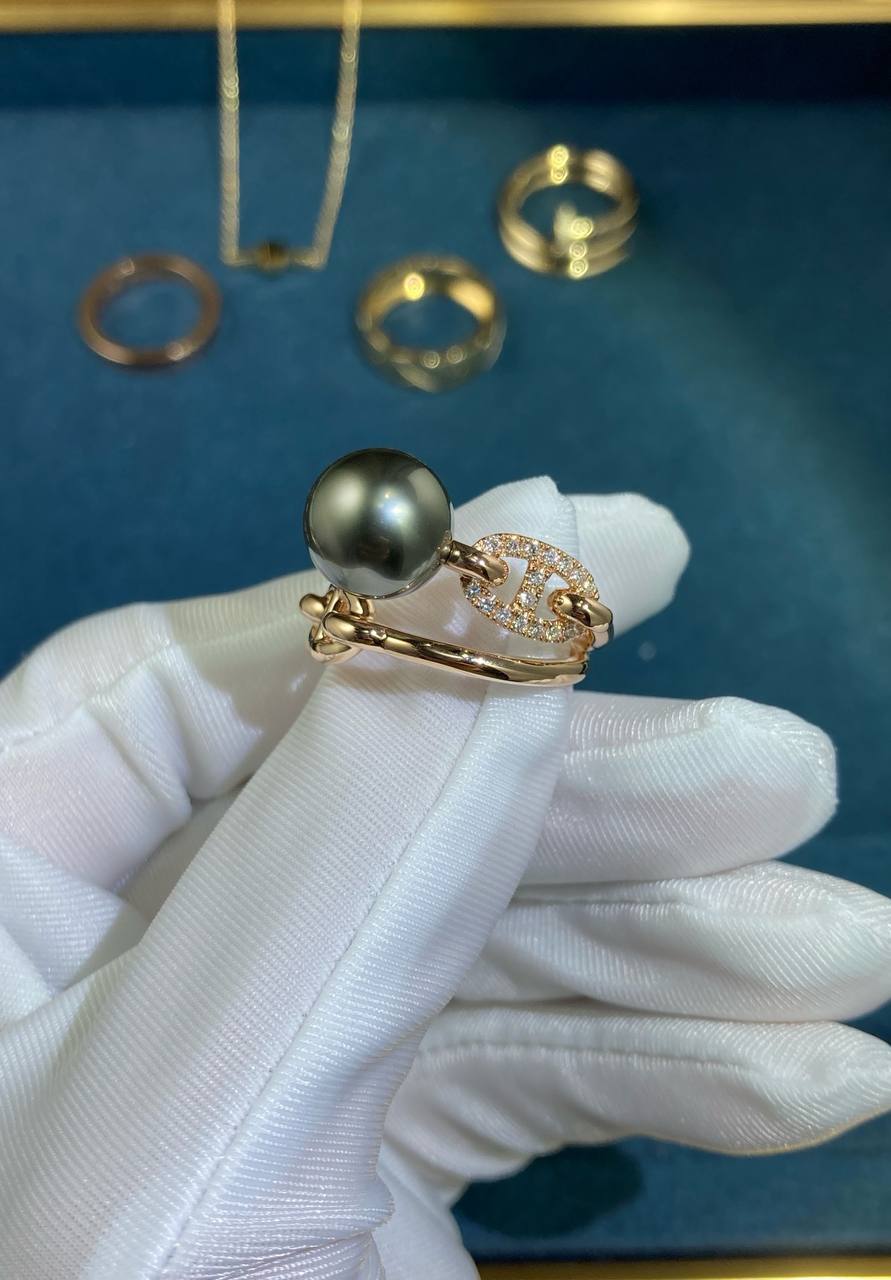 HRMS pearl ring with diamonds