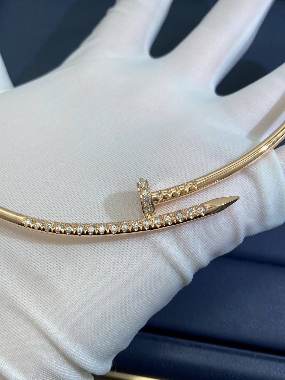 Nail reverse-set diamond necklace Small model