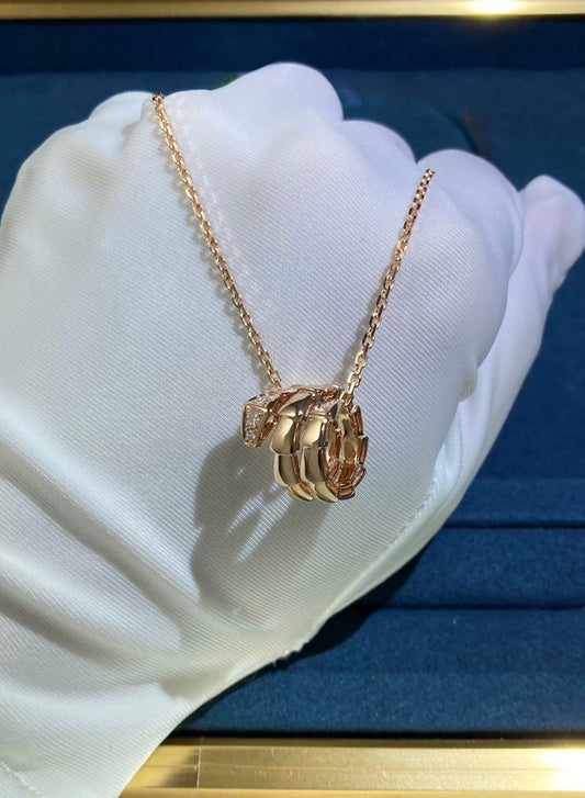 Serpenti pendant with diamonds