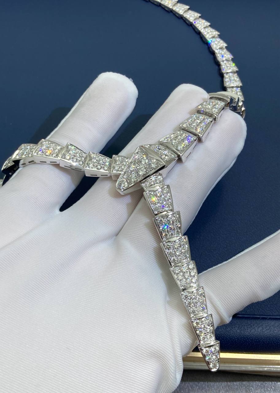 Serpenti full pave diamond necklace, Large model