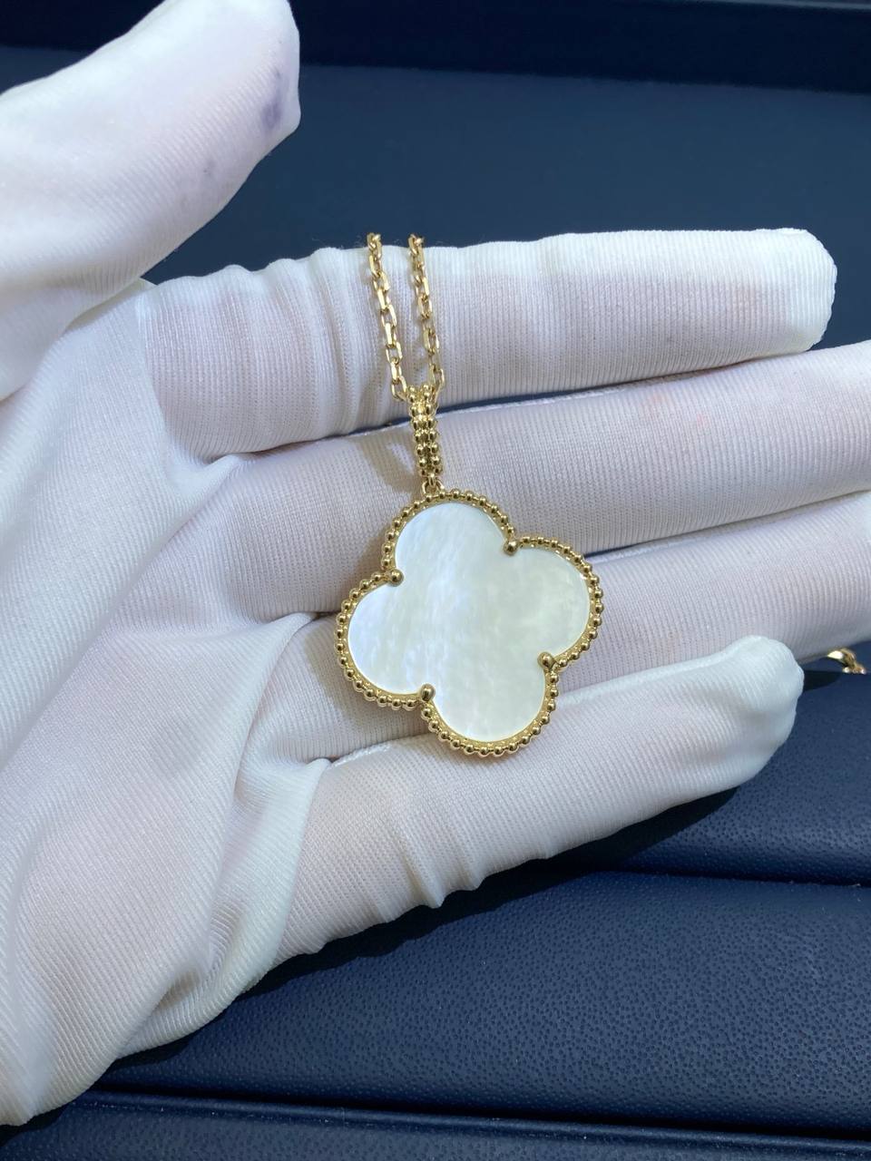 VC Mother-of-Pearl pendant, Large model