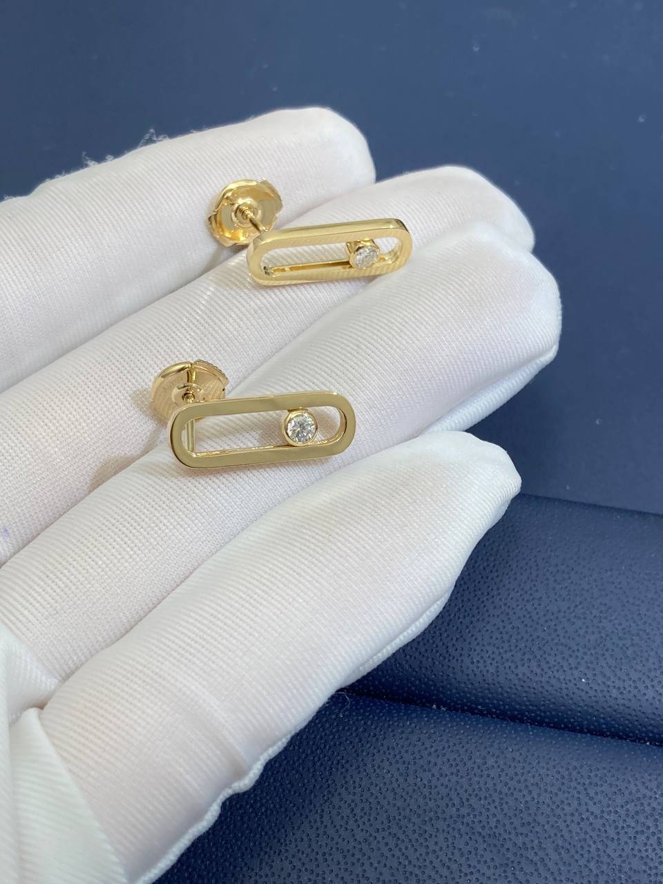 MSSK move uno earrings with diamonds