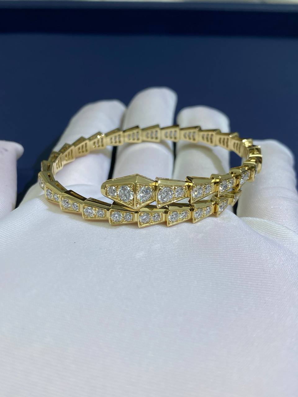 Serpenti full pave diamond bracelet, Classic model