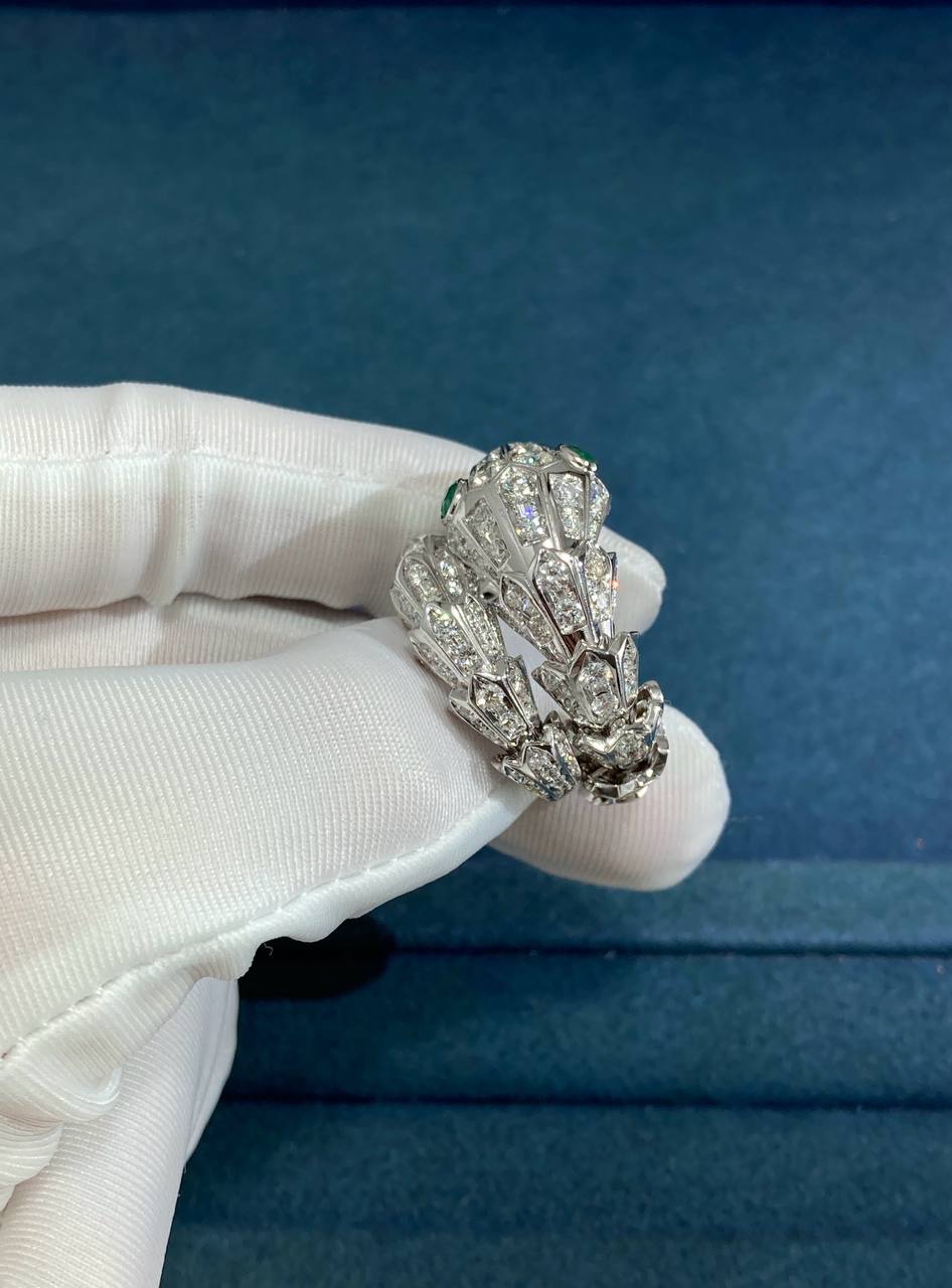 Serpenti full pave diamond ring with emeralds