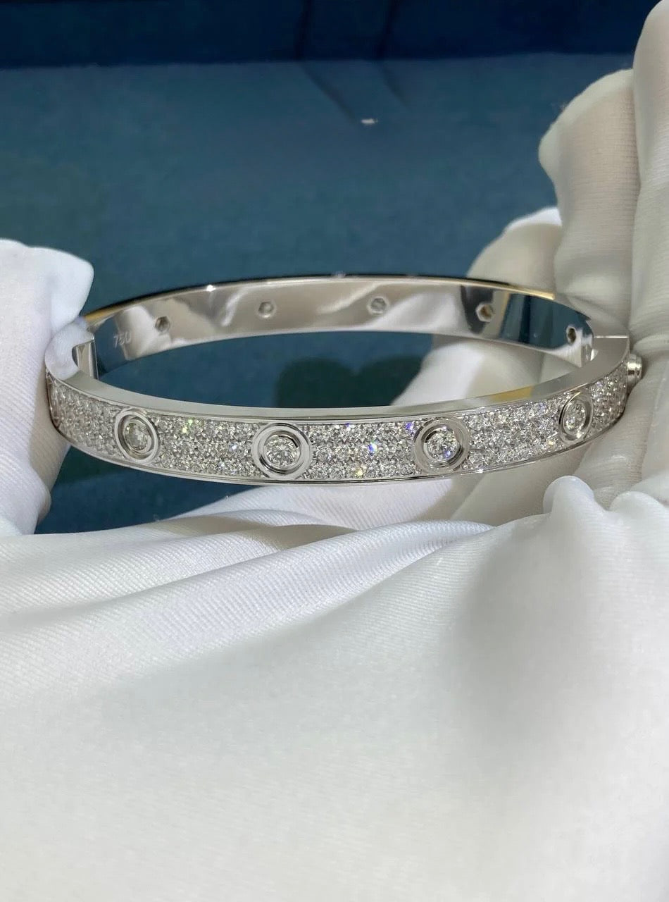 Bracelet Love entièrement pavé de diamants