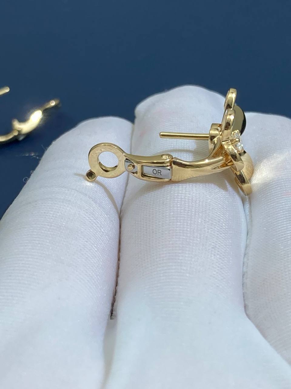 VC Floral earrings with diamonds, Small model