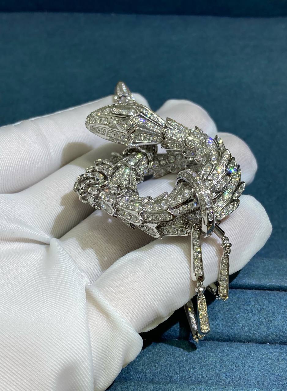 Serpenti full pave diamond pendant, Large model