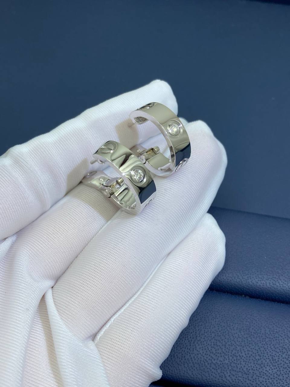Love earring with 2 diamonds