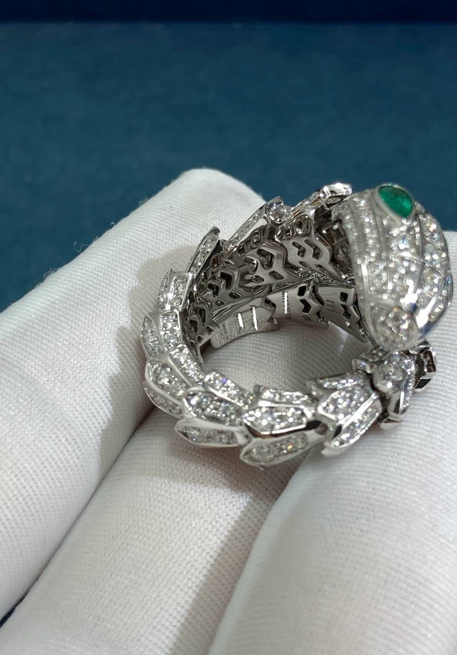 Serpenti full pave diamond ring with emeralds