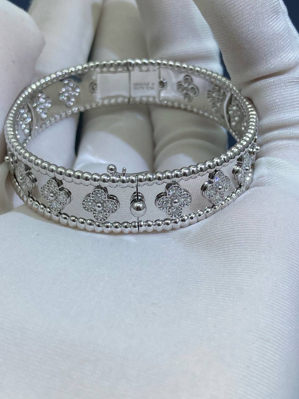 VC bracelet with diamonds, Medium model