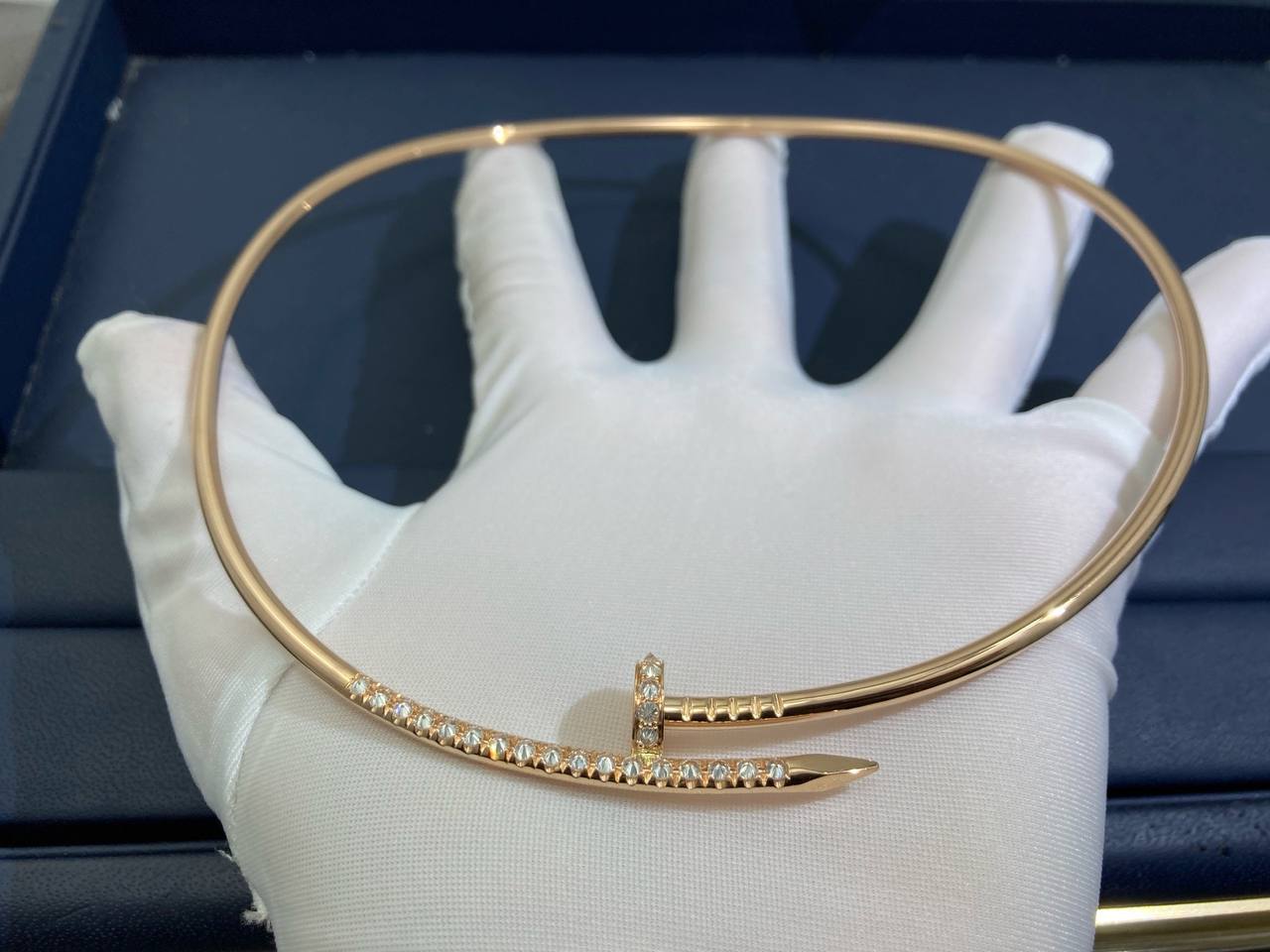 Nail reverse-set diamond necklace Small model