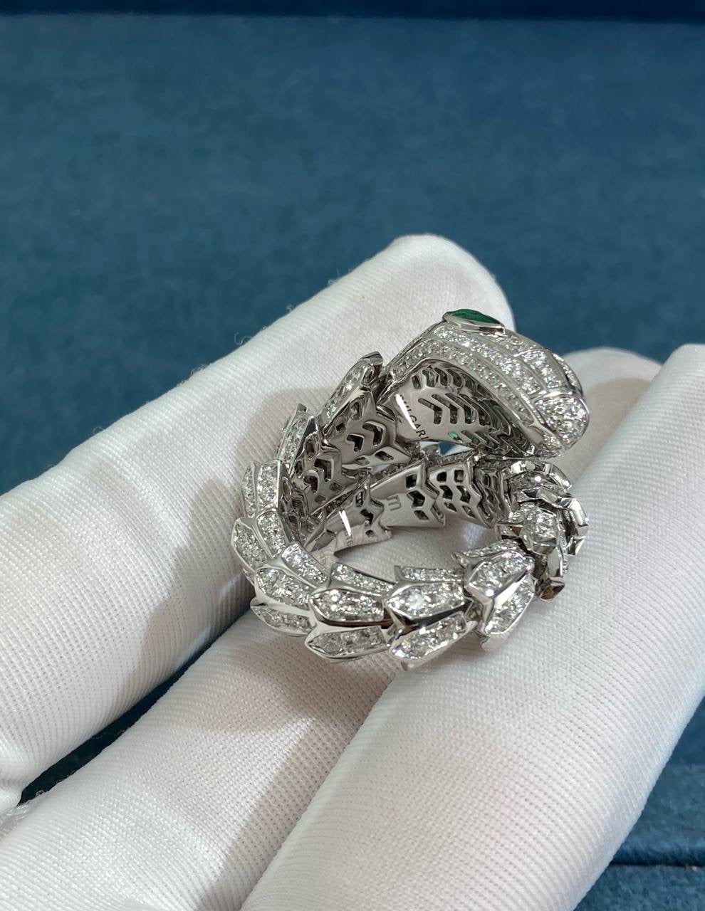 Serpenti full pave diamond ring with emeralds