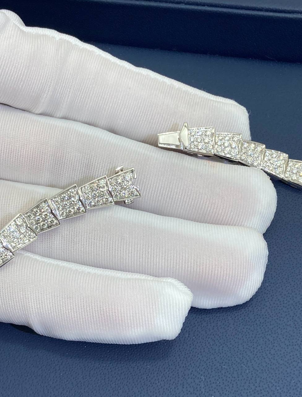 Serpenti full pave diamond necklace, Large model