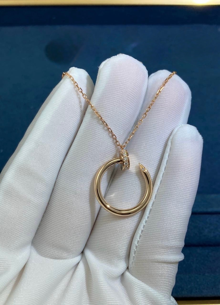 Colgante de clavo con diamantes