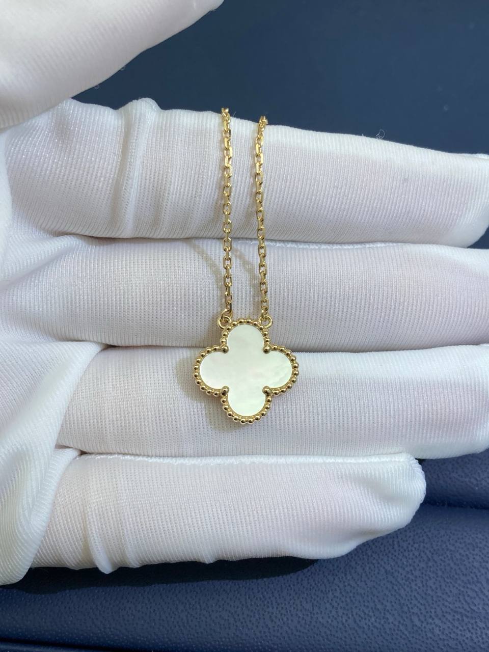 VC white Mother-of-Pearl pendant