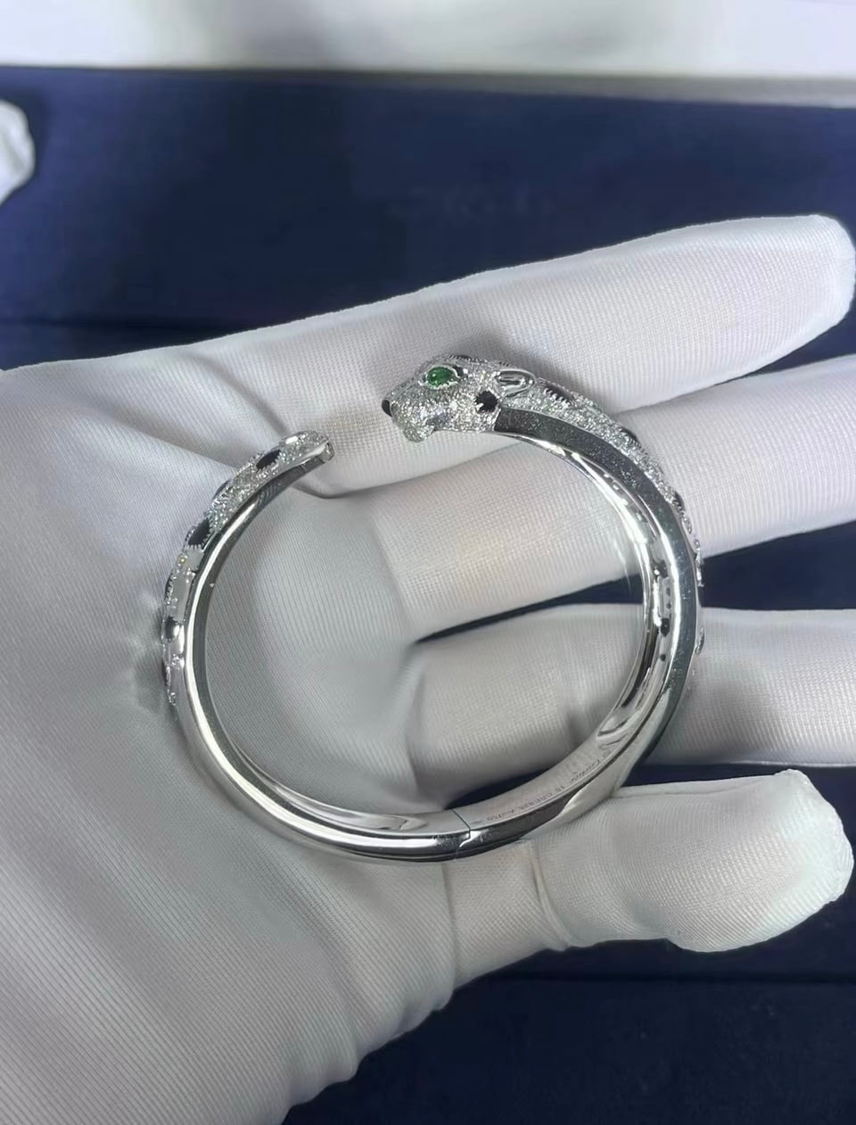 Panther half-pave diamond bracelet, Medium model