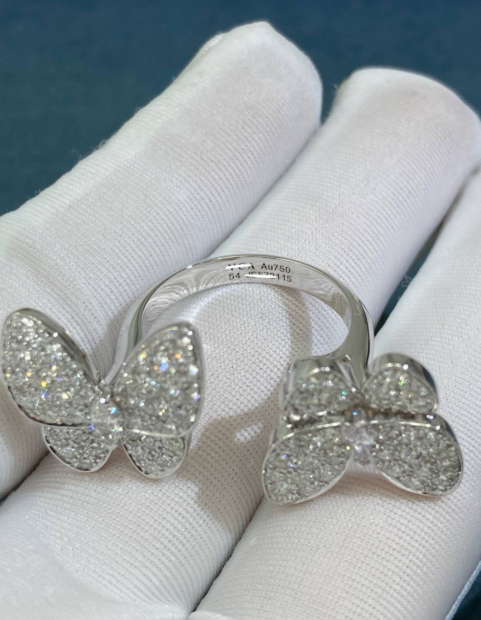 VC between the finger butterfly ring with diamonds
