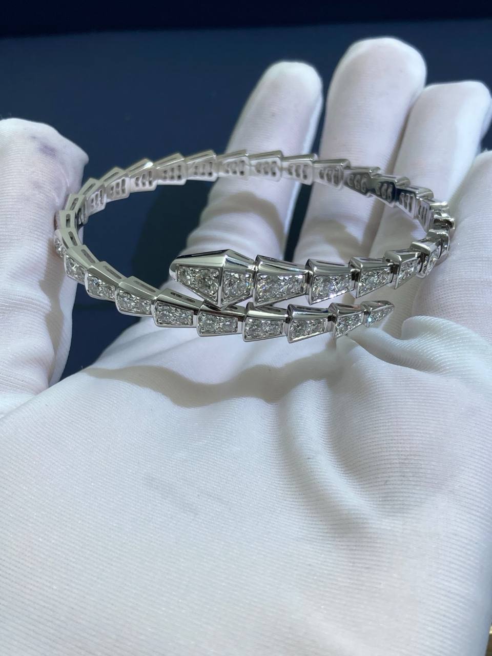 Serpenti full pave diamond bracelet, Classic model