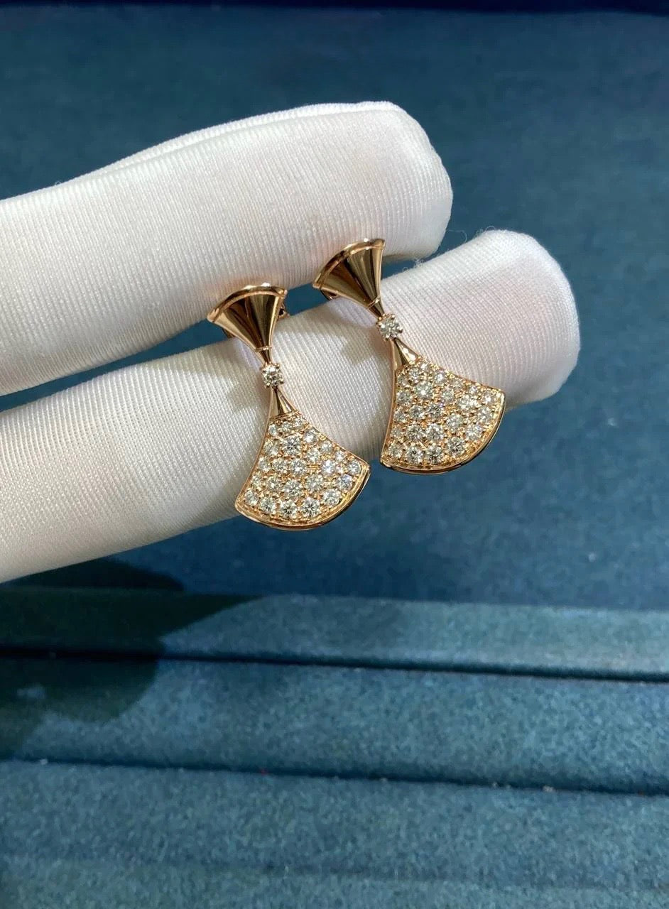 Diva earrings with diamonds