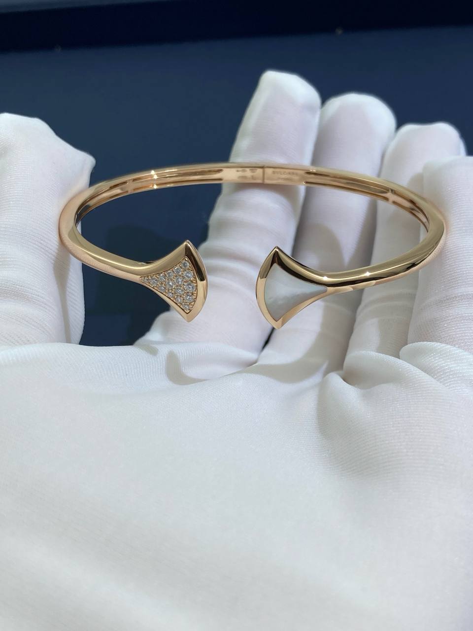 Diva bracelet with Mother-of-Pearl and diamonds