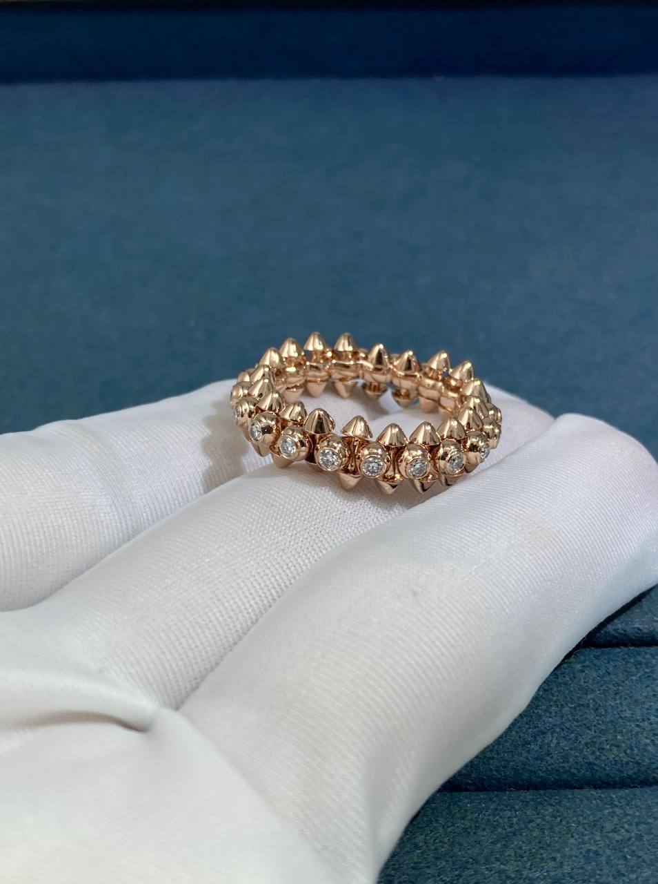 Clash ring with diamonds