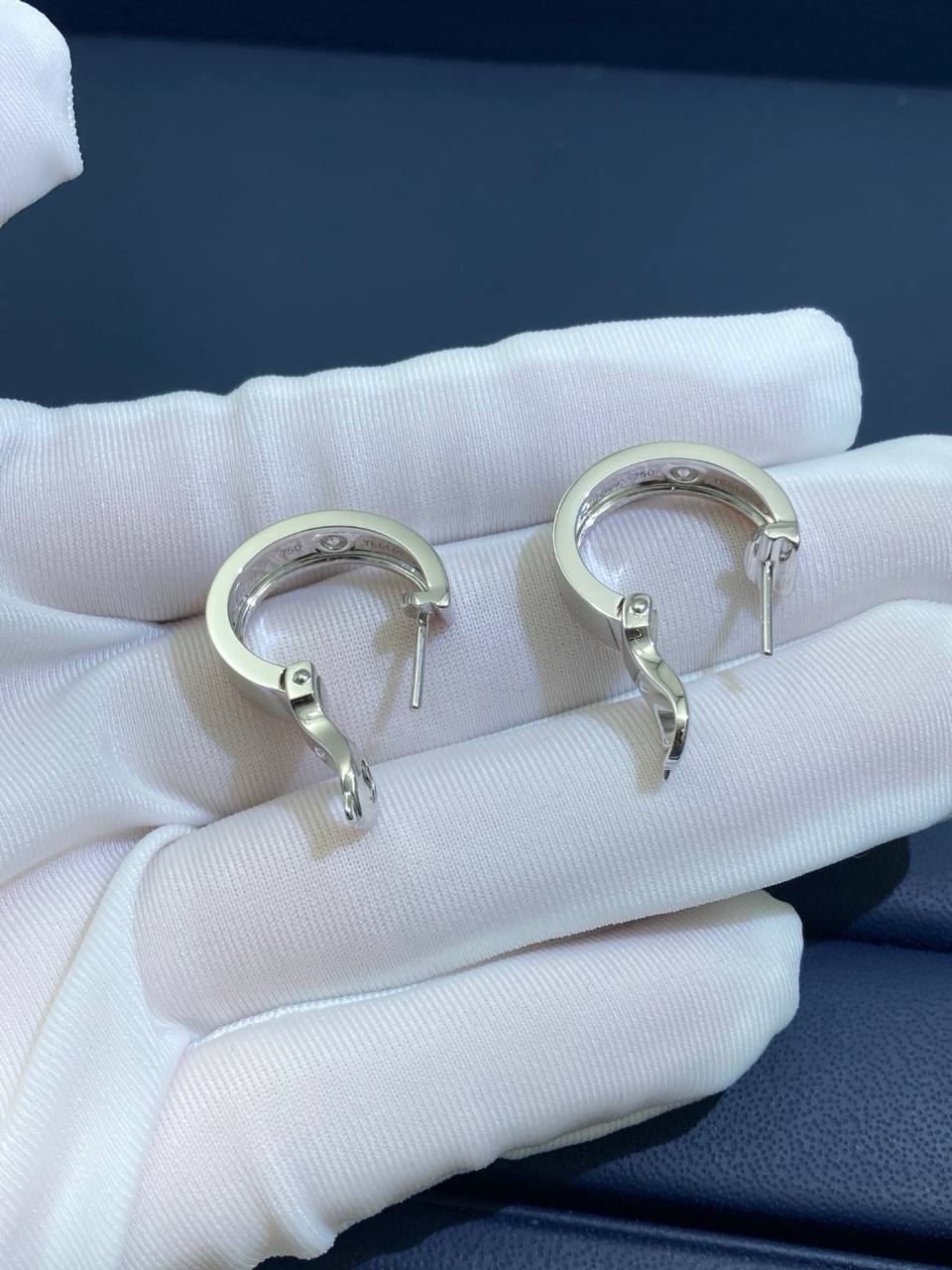 Love earring with 2 diamonds