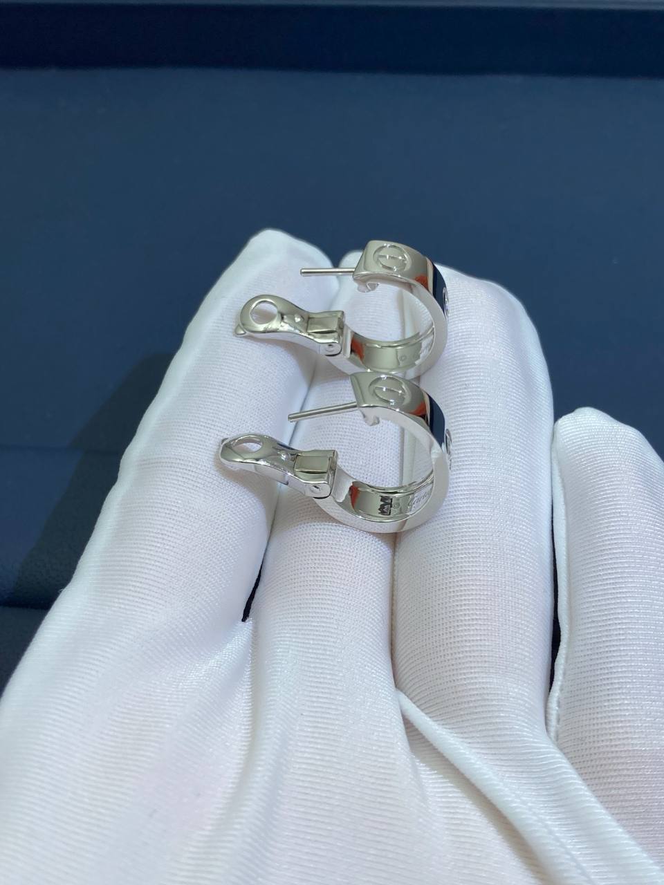 Love earring with 2 diamonds