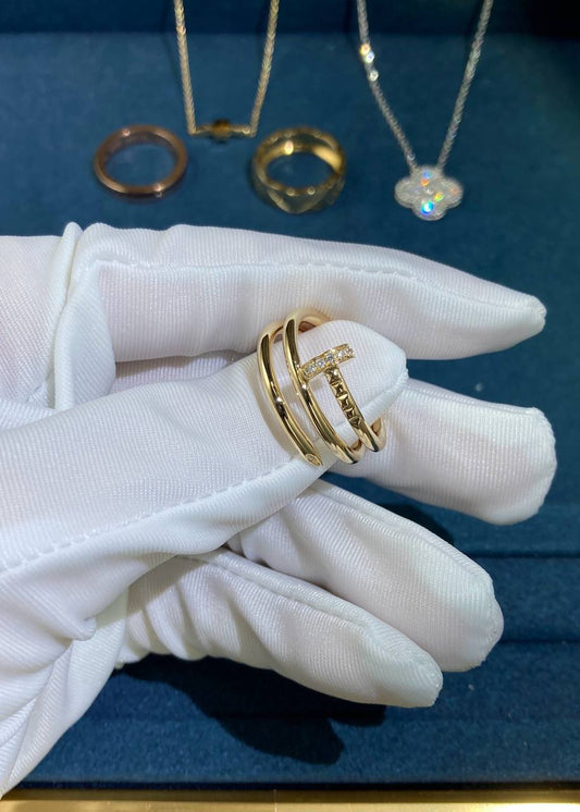 Nail double row ring with diamonds