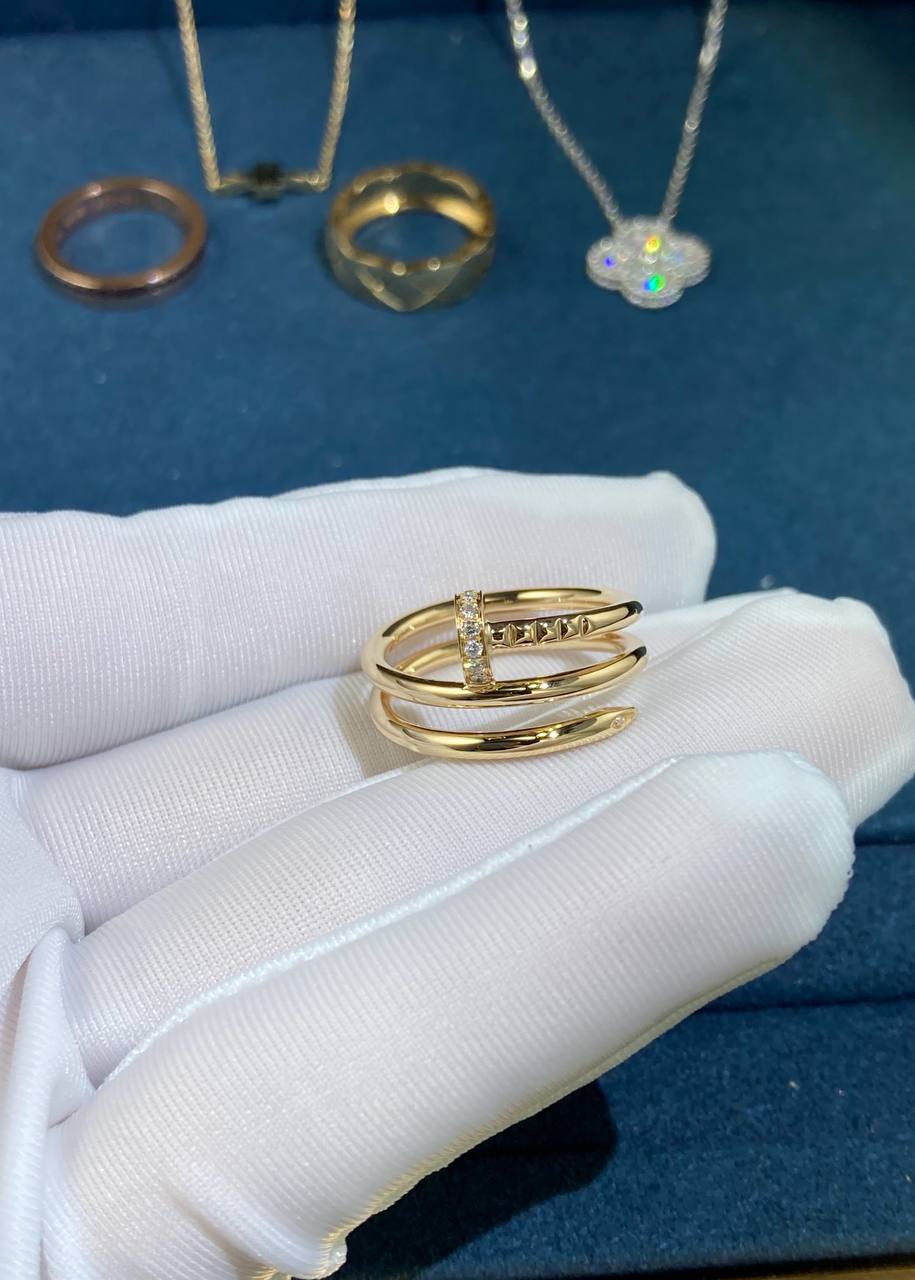 Nail double row ring with diamonds